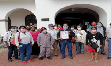 Antorchistas entregan pliego petitorio en el municipio de Acayucan