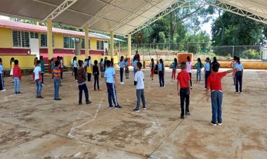 El ayuntamiento de Soteapan inicia talleres en escuelas del municipio