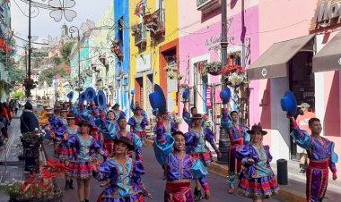 Invitan bailarines poblanos a apreciar folclor de Perú