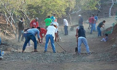 Trabajan y luchan por una colonia digna en Teotitlán de Flores Magón