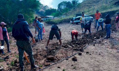 Rehabilitan antorchistas de Mochitlán acceso a la colonia Cenobio Mendoza