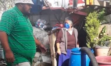 Antorcha atiende problema por falta de agua en Rojo Gómez