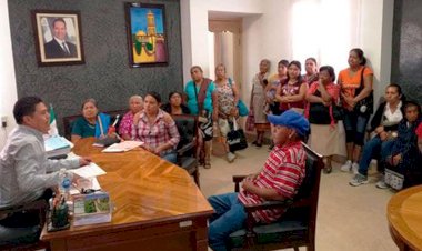 Se reúne alcalde de Peñamiller con dirigencia seccional antorchista