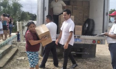 Entregan apoyo alimentario a familias de comunidades marginadas de Tulum