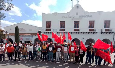 Almoloyenses firman minuta de trabajo para el progreso de su pueblo 
