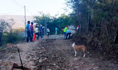 Se unen vecinos de Mochitlán a faenas de colonos antorchistas 