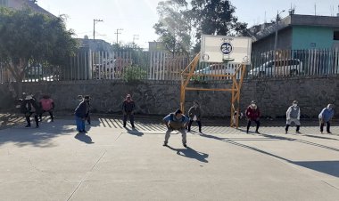 Imparten clases de danzón en Los Reyes La Paz