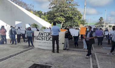 Se manifiesta Antorcha Magisterial en la Secretaria de Educación de Quintana Roo