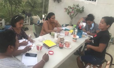 Colonos antorchistas de Chetumal estudian para defender sus derechos