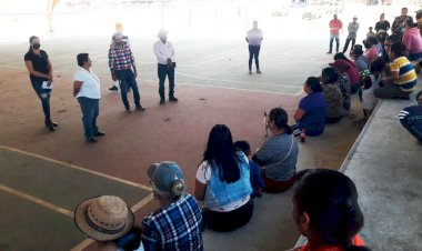 Funcionarios visitan colonia Antorcha Popular 1 de Ciudad Guzmán
