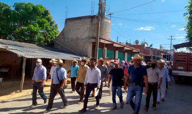 Entregan antorchistas pliego petitorio en San Pedro Jicayán