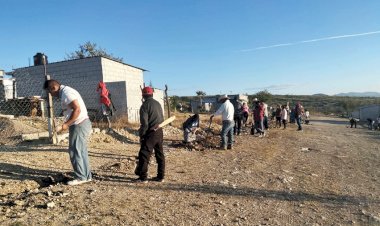 Instalan red de agua potable en colonia de Huajuapan