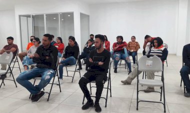 Imparten conferencia a jóvenes de Casa del Estudiante José Clemente Orozco