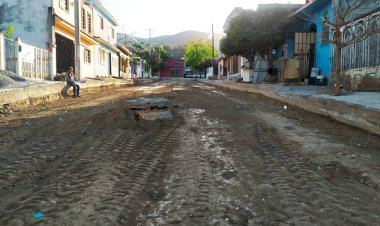 Avanza proyecto de pavimentación en colonia Amalia G. de Tamaulipas