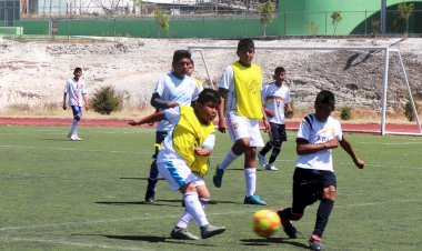 Realizan torneo de futbol infantil-juvenil en Tepexi
