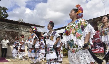 Emotiva reinauguración de aulas culturales en colonia antorchista de Tulum