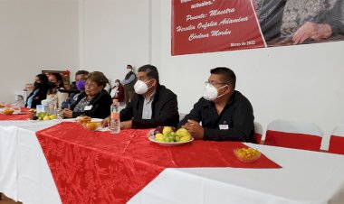 Imparten conferencia a maestros en Huauchinango 