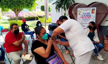 Jornada de vacunación anti covid-19 en Tecomatlán
