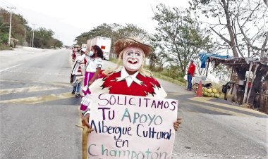 Integrantes de grupos culturales del Albergue estudiantil de Campeche colectan para continuar con su preparación
