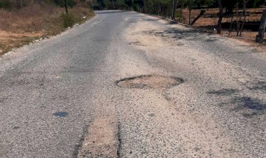 Carretera entronque Alcholoa-Ixtla está en muy malas condiciones