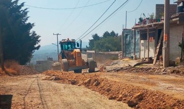 Con gestión y trabajo emparejan calle en Caja de Agua