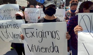 Antorchistas protestan en el INVI; exigen solución al problema de falta de vivienda para familias que carecen de ella