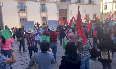 Gobierno de Querétaro ignora plantón de campesinos de Cadereyta