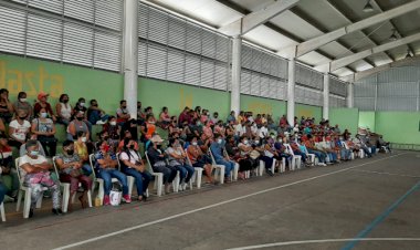 Dirigente antorchista se reúne con comerciantes cordobeses