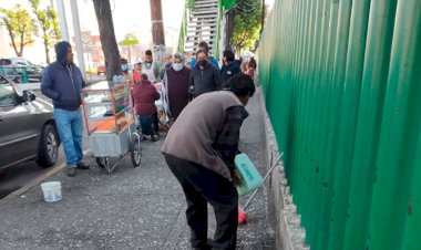 Comerciantes de Toluca continúan con medidas sanitarias