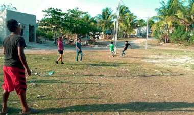 Padres de familia de la colonia Guerrero piden parque para sus hijos