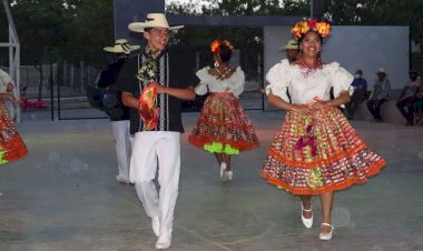 El Carrizal se inunda de cultura antorchista; deleita el ballet folclórico fronterizo