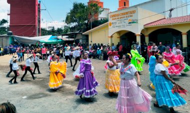 Continúa Club de Danza Huehuecoyotl llevando arte y cultura a pueblos de La Montaña