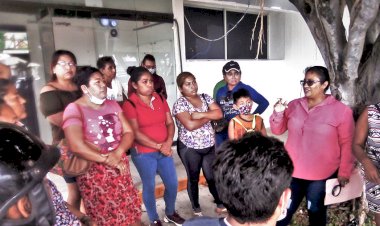 Colonos de La Antorcha solicitan a CFE otorgue servicio a familias