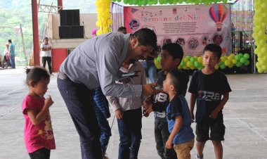 Con arte festejan a los niños en Huitzilan