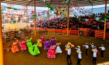 Participa Grupo de Danza Huehuecóyotl en fiesta religiosa de Escalerilla Lagunas