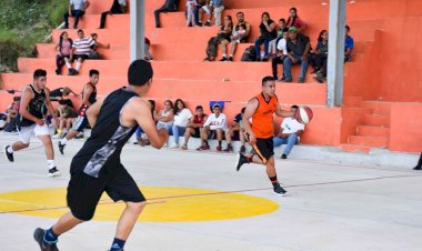 Rehabilitan cancha deportiva en la comunidad de Acateno