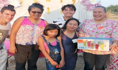 Antorchistas de Medellín celebran Día de las Madres