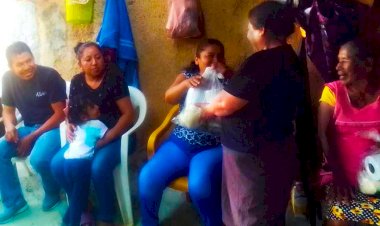 Antorcha continúa entregando despensas a pobladores de Huamuxtitlán