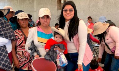 Festejan a los niños y mamás en Almoloya de Juárez