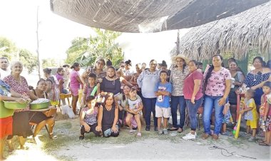 DIF Carmen celebra a madres y niños en La Antorcha