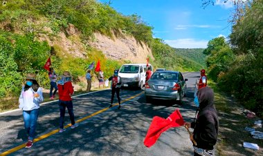 Realizan antorchistas colecta en el tramo carretero de Zumpango 