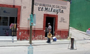 Mexicanos endeudados para completar la canasta básica