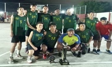 Club FNERRR conquista la victoria en liga de basquetbol