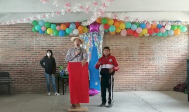 Antorcha RTC reconoce a los maestros con evento cultural