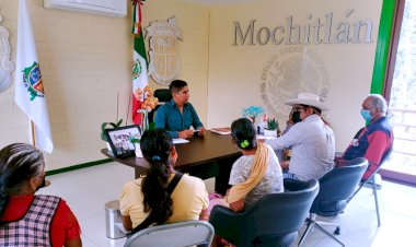 Ofrece alcalde apoyar a campesinos antorchistas de Mochitlán 