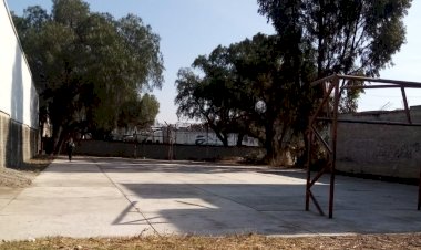 Antorchistas dan mantenimiento a áreas deportivas de La Paz