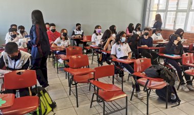 Estudiantes difunde oferta educativa en Saltillo