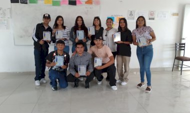 Reconocen labor social de estudiantes en Saltillo