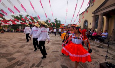 Ameniza ballet folklórico fiestas patronales de Prados de Santa Lucía
