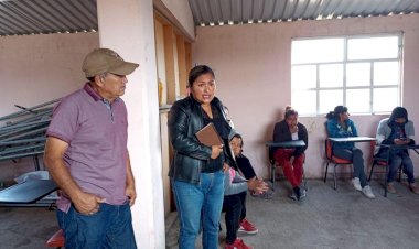 El día 4 de junio se reúnen  padres de familia y el personal docente de la primaria Jaime Torres Bodet